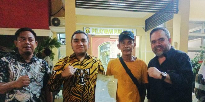 Tim kuasa hukum warga Banyuasin saat mendatngi Polda Sumsel, Jumat (22/3/2024). Foto: SUmselheadline/Ela.