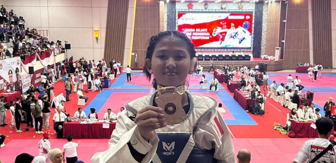 Salah satu atlet mewakili Polda Sumsel yang berhasil meraih medali emas di Kejuaraan Nasional (Kejurnas) Taekwondo Kapolri Cup ke-V Tahun 2024 di Jakarta. Foto: Humas Polda Sumsel.