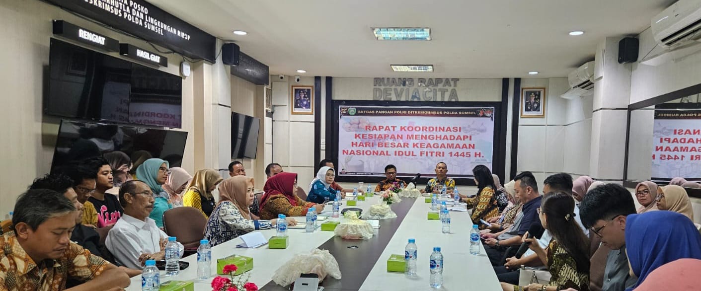 Satgas pangan Ditreskrimsus Polda Sumsel menggelar Rapat Koordinasi (rakor) bersama Forkopimda, Bulog Sumsel Babel dan pedagang pasar di Gedung Subarkah Ditreskrimsus Polda Sumsel, Jumat (8/3/24). Foto: Sumselheadline/Ela.