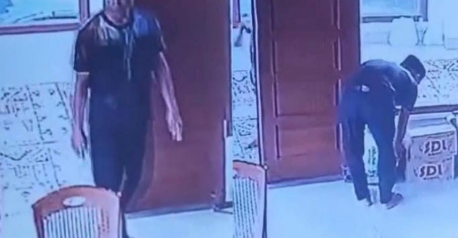 Pencuri di Masjid Al Abror TQN PP Suryalaya yang beralamat di Jalan Gubernur HA Bastari, Lorong Kelekar, Kelurahan Silaberanti, terekam CCTV. Foto: screenshot medsos.