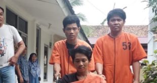 Tiga pelaku pencurian mobil jenis Ertiga di Kecamatan Talang Kelapa, Banyuasin, ditangkap polisi, Senin (18/3/2024). Foto: Sumselheadline/Ela.