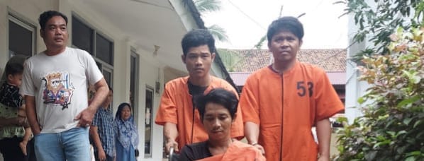 Tiga pelaku pencurian mobil jenis Ertiga di Kecamatan Talang Kelapa, Banyuasin, ditangkap polisi, Senin (18/3/2024). Foto: Sumselheadline/Ela.