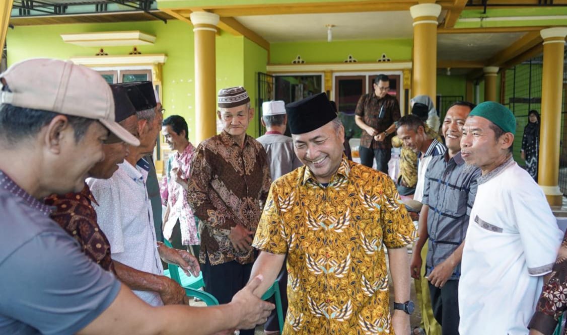 Pj Bupati Muba, Apriyadi ssat turun langsung ke masyarakat. Foto: Dok Kominfo Muba.