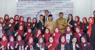 Pj Bupati Muba, Apriyadi saat bersama Komunitas Guru Penggerak (KGP) Kabupaten Muba, menggelar Seminar Pendidikan Upgrading Kompetensi Pembelajaran Bersama Gerakan Sekolah Menyenangkan. Acara berlangsung di Oproom Pemkab Muba, Senin (4/3/2024). Foto: Kominfo Muba.
