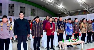 Penjabat Gubernur Sumsel Agus Fatoni mendapingi Presiden Joko Widodo membuka Muktamar Ikatan Mahasiswa Muhammadiyah di Dinning Hall JSC Palembang, Jumat (1/3/2024) malam. Foto: Humas Pemprov Sumsel.
