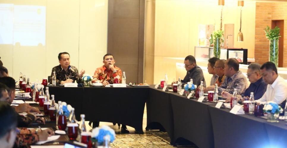 Pj Gubernur Sumsel, Agus Fatoni memimpin rapat Optimalisasi Dana Bagi Hasil (DBH) Mineral dan Batubara (Minerba) di wilayah Kabupaten Muratara di Fairmont Hotel, Jakarta, Selasa (5/3/2024). Foto: Humas Pemprov Sumsel.