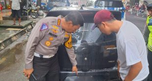 Tim polisi lalu lintas Polda Sumsel menindak pengendara yang tak penuhi aturan berkendaraan, Kamis (28/3/2024). Foto: Sumselheadline/Ela.