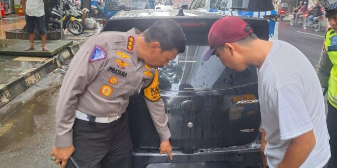 Tim polisi lalu lintas Polda Sumsel menindak pengendara yang tak penuhi aturan berkendaraan, Kamis (28/3/2024). Foto: Sumselheadline/Ela.