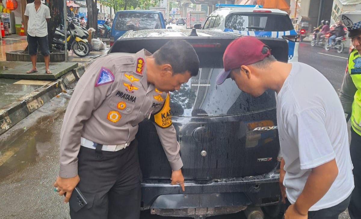 Tim polisi lalu lintas Polda Sumsel menindak pengendara yang tak penuhi aturan berkendaraan, Kamis (28/3/2024). Foto: Sumselheadline/Ela.