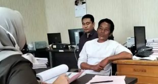 Kasus penggelapan kepiting dengan tersangka Suadi (43), warga Desa Pagar Bulan, Kabupaten Banyuasin, dilimpahkan ke penuntut umum, Rabu (13/3/2024). Foto: Sumselheadline/Ela.