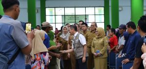 Pj Walikota Palembang, Ratu Dewa hadir pada kegiatan jemput bola pelayanan KIS dan administrasi kependudukan di Auditorium Universitas Muhammadiyah Palembang (UMP), Selasa (26/3/2024). Foto: Sumselheadline/Pitria.