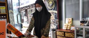 Toko kurma Al Balad yang berada di Jalan Srijaya Negara, Bukit Besar Palembang, Rabu (13/3/2024). Foto: Sumselheadline/Pitria.