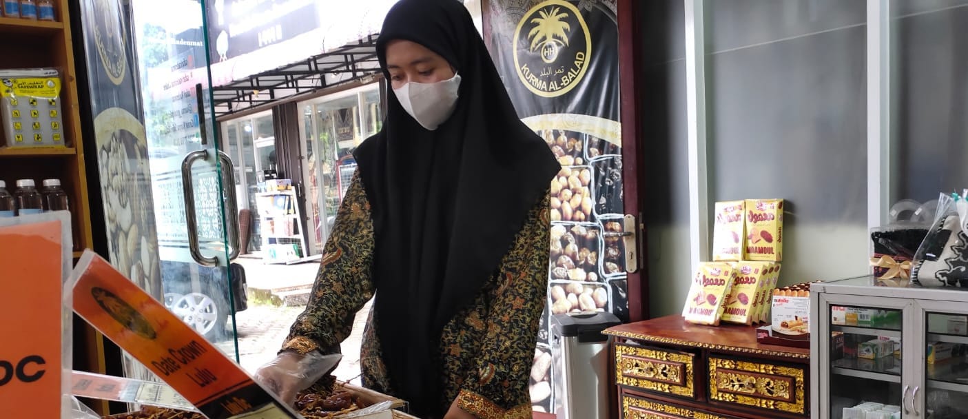 Toko kurma Al Balad yang berada di Jalan Srijaya Negara, Bukit Besar Palembang, Rabu (13/3/2024). Foto: Sumselheadline/Pitria.