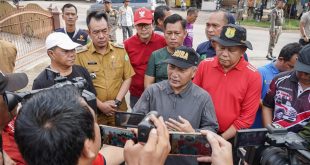 Pj Bupati Muba, Apriyadi saat diwawancarai sejumlah wartawan. Foto: Dok Kominfo Muba.