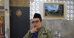 Mangcek Abie saat menjadi MC acara Ramadhan. Foto: Sumselheadline/Fer.