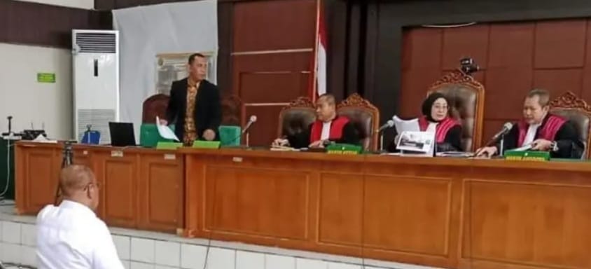 Edi Kurniawan, mantan Kabid Investigasi pada Inspektorat Daerah Sumsel, dituntut dua tahun pejara di PN Palembang, Kamis (28/3/2024). Foto: Sumselheadline/Ela.