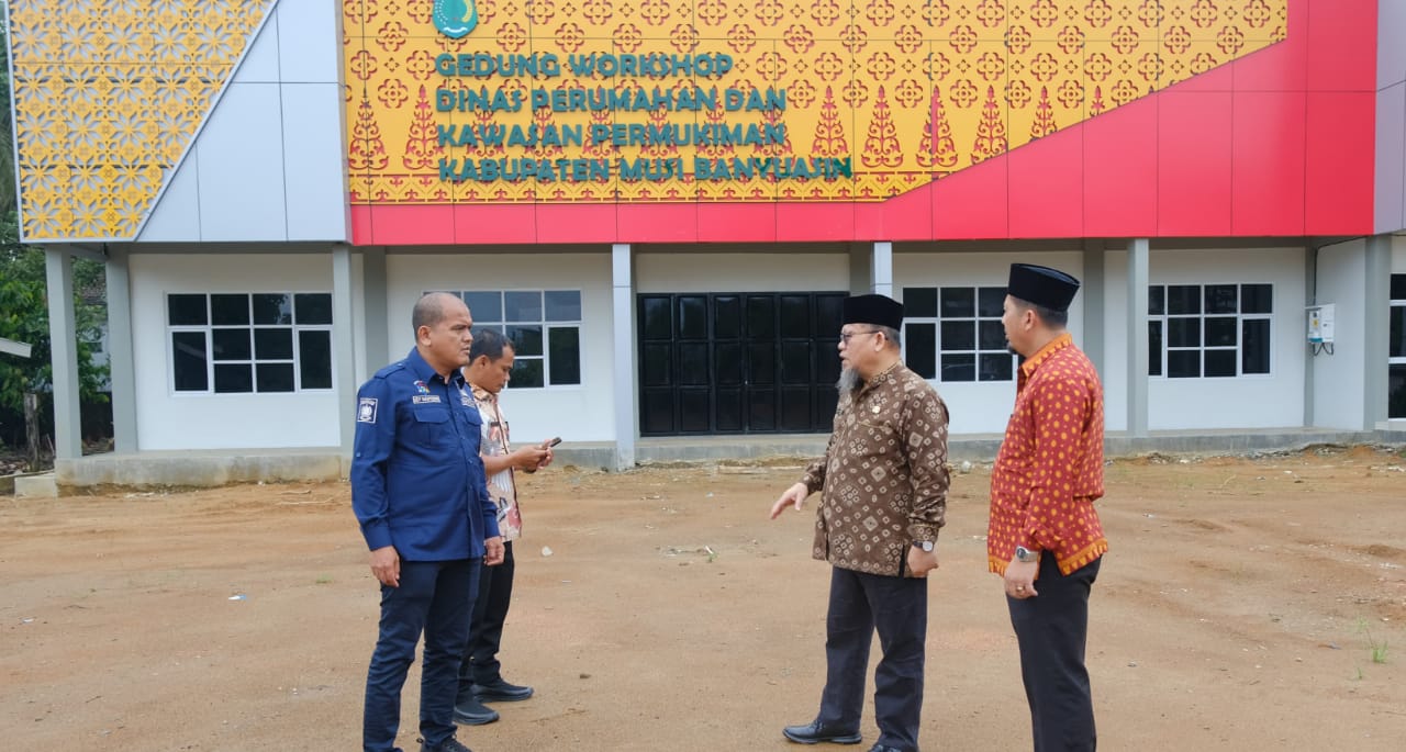 Asisten Bidang Pemerintahan dan Kesejahteraan Rakyat Sekretariat Daerah Kabupaten Muba H Yudi Herzandi SH MH melakukan peninjauan kesiapan lokasi pelaksanaan MTQ ke-30 Tingkat Provinsi Sumatera Selatan Tahun 2024, di Kota Sekayu, Jumat (8/3/2024). Foto: Kominfo Muba.