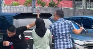 Aiptu FN, oknum polisi meletuskan senpi saat ditanya angsuran mobil di parkiran PS Mal Palembang. Foto: screenshot medsos.