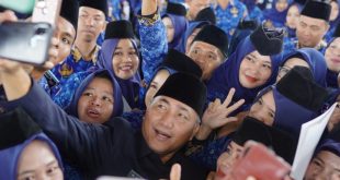 Pj Bupati Muba, Apriyadi bersama para PPPK dan CPNS tahun 2023. Foto: Dok Kominfo Muba.