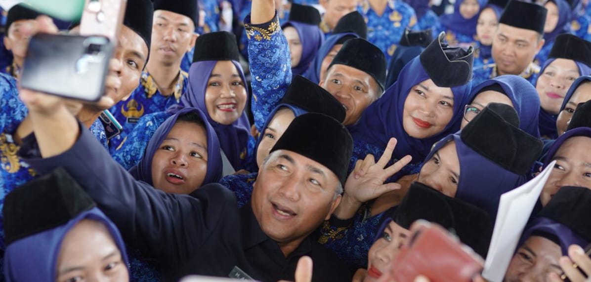 Pj Bupati Muba, Apriyadi bersama para PPPK dan CPNS tahun 2023. Foto: Dok Kominfo Muba.