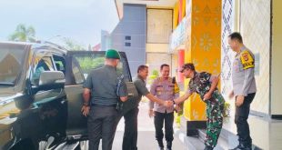 Panglima Komando Daerah Militer (Pangdam) II Sriwijaya Mayjen TNI Yanuar Adil mendatangi Mapolrestabes Palembang, Senin siang (4/3/2024), disambut jajaran Mapolrestabes. Foto: Sumselheadline/Ela.