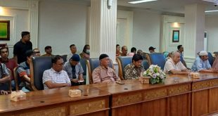 Para pedagang Pasar 16 Ilir yang ikut rapat dengan Pj Walikota Palembang, Minggu (10/3/2024). Foto: Sumselheadline/Pitria.