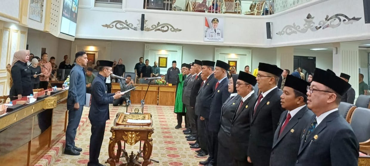 Pj Walikota Palembang, Ratu Dewa mengambil sumpah 12 pejabat eselon II, Jumat (1/3/2024). Foto: Sumselheadline/Pitria.