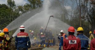 Petugas dari Pertamina berhasil menutup sumur gas yang bocor di Desa Curup, Kecamatan Tanah Abang Kabupaten PALI, Senin (18/3/2024). Foto: Dok Pertamina Zona 4.