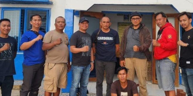 Tim Polairud Polda Sumsel bersama tersangka bandar narkoba asal OKI, Jumat (22/3/2024). Foto: Sumselheadline/Ela.