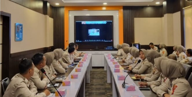 Para PPPK Polda Sumsel yang mengikuti zoom meeting orientasi bersama Mabes Polri. Foto: Humas Polda Sumsel.