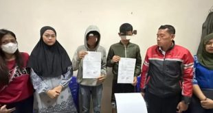 Dua remaja di Palembang diamankan polisi diduga mau tawuran, Senin (12/3/2024). Foto: Sumselheadline/Ela.