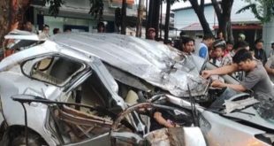 Sebuah mobil Avanza kecelakaan tunggal di Jl A Yani Palembang, yang menewaskan dua penumpangnya, Jumat (8/3/2024). Foto: Sumselheadline/Ela.