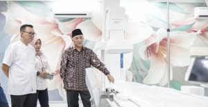 Ditemani pimpinan RSUD Sekayu, Pejabat Bupati Muba Apriyadi melihat lagsung fasilitas pelayanan kesehatan, Jumat (22/3/2024). Foto: Kominfo Muba.