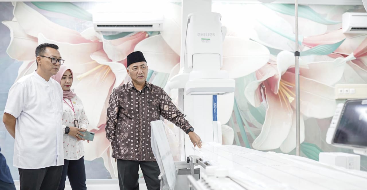 Ditemani pimpinan RSUD Sekayu, Pejabat Bupati Muba Apriyadi melihat lagsung fasilitas pelayanan kesehatan, Jumat (22/3/2024). Foto: Kominfo Muba.