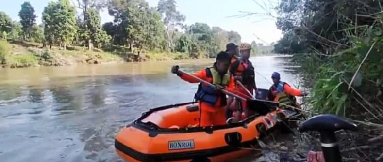 Tim gabungan Basarna terus mencari Pete Sanjaya (44), warga Dusun I Desa Embacang, Muratara, yang tenggelam di Sungai Rupi, Senin (12/3/2024). Foto: Dok Basarnas Palembang.