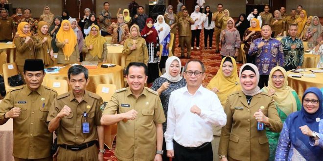 Pj Gubernur Sumatera Selatan, Agus Fatoni ssat membuka Rapat Koordinasi (Rakor) Pemberdayaan Perempuan dan Perlindungan Anak Provinsi Sumsel. Kegiatan ini berlangsung di Hotel Beston Palembang. Foto: Humas Pemprov Sumsel.
