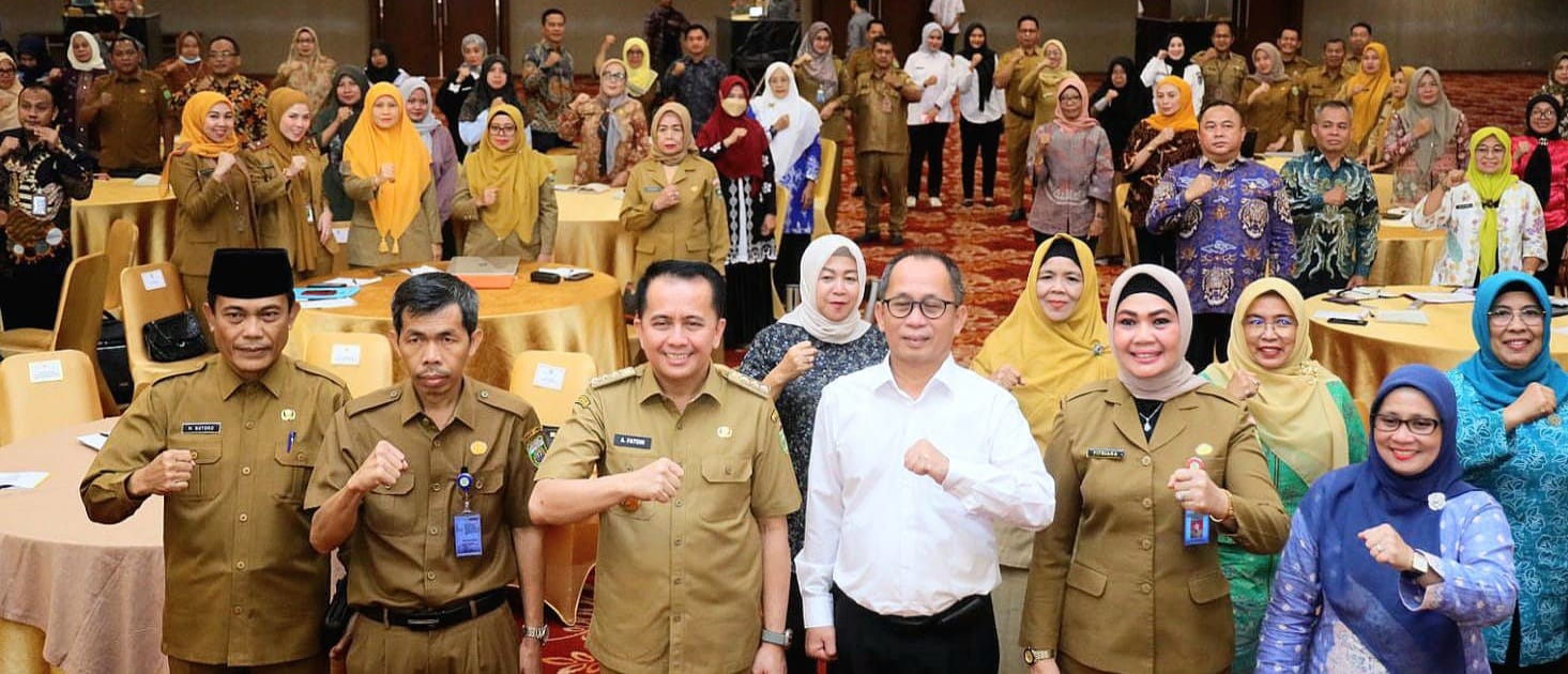 Pj Gubernur Sumatera Selatan, Agus Fatoni ssat membuka Rapat Koordinasi (Rakor) Pemberdayaan Perempuan dan Perlindungan Anak Provinsi Sumsel. Kegiatan ini berlangsung di Hotel Beston Palembang. Foto: Humas Pemprov Sumsel.