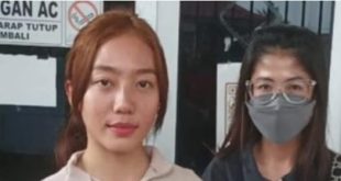 Fitria ditemui usai melapor ke polisi karena ditipu penytewa tiga kamera, Minggu (3/3/2024). Foto: Sumselheadline/Ela.