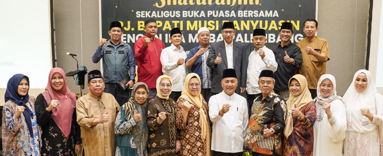 Pj Bupati Muba, Apriyadi bersama para pengurus IK Muba, Minggu (24/3/2024). Foto: Kominfo Muba.