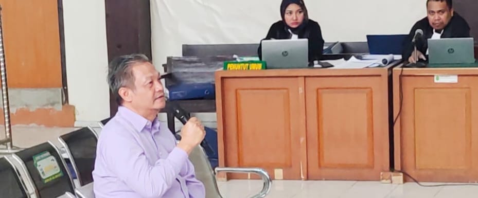 Direktur Utama PT SMS bernama Adi Trenggana Wirabakti saat menjadi saksi dalam kasus korupsi di PT SMS, Senin (18/3/2024). Foto: Sumselheadline/Ela.
