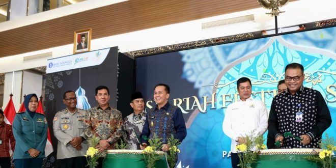 Penjabat (Pj) Gubernur Sumatera Selatan, Agus Fatoni secara resmi membuka Syariah Festifal Sriwijaya 2024 yang diselenggarakan oleh Bank Indonesia Perwakilan Sumsel. Kegiatan ini berlangsung di Palembang Indah Mall (PIM), Kamis (28/3/2024) sore. Foto: Humas Pemprov Sumsel.