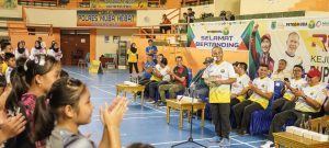 Pj Bupati Muba, Apriyadi membuka secara resmi Kejuaraan Bulutangkis Bupati Muba Cup 2024 di GOR Sekayu, Senin (4/3/2024). Foto: Kominfo Muba.