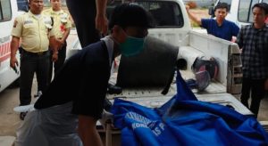 Adrian Teofilus (20), mahasiswa Unsri, tewas diseruduk truk di atas Jembatan Keramasan, Palembang, Minggu (17/3/2024). Foto: Sumselheadline/Ela.