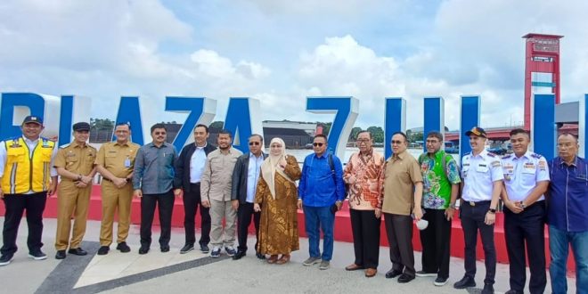 Anggota Komisi V DPR RI ssat mengunjungi kawasan Jembatan Ampera dan BKB Palembang, Senin (4/3/2024). Foto: Sumselheadline/Pitria.