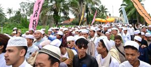 Ribuan warga menggelar ziara kubroh di kuburan Kesultanan Kawah Tengkurep 3 Ilir dan Auliya Kembang Koci 5 Boom Baru, Palembang, Minggu (3/3/2024). Foto: Sumselheadline/Pitria.
