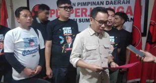 Alfrenzi Panggarbesi, kuasa dari Herman Deru, mengambil formulir bacagub PDIP Sumsel, Selasa (16/4/2024). Foto: Sumselheadline/Fer.