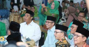 Pj Walikota Palembang Ratu Dewa bersama para pengurus dan anggota NU Palembang, Selasa (16/4/2024) malam. Foto: Kominfo Palembang.