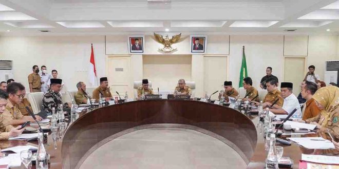 Pj Bupat Muba Apriyadi memimpin rapat persiapan MTQ Sumsel di Sekayu, Selasa (16/4/2024). Foto: Kominfo Muba.