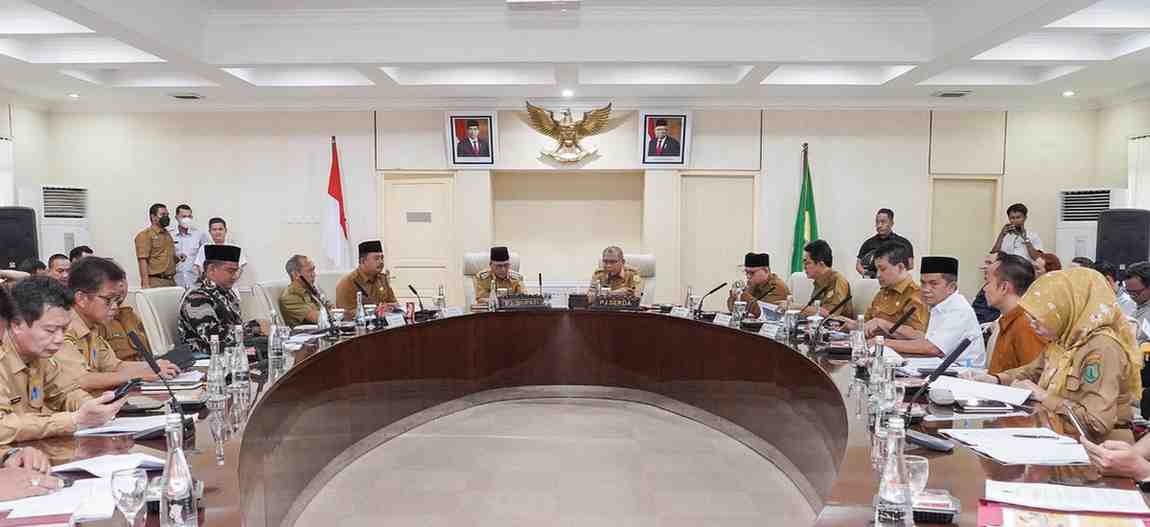 Pj Bupat Muba Apriyadi memimpin rapat persiapan MTQ Sumsel di Sekayu, Selasa (16/4/2024). Foto: Kominfo Muba.