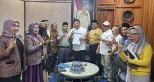 Sejumlah tokoh lintas suku bersilaturahim dengan Herman Deru, bakal calon Gubernur Sumsel, Senin (22/4/2024). Foto: Dok Tim HD.